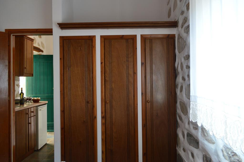 Villa Peristeri Agios Georgios  Kamer foto